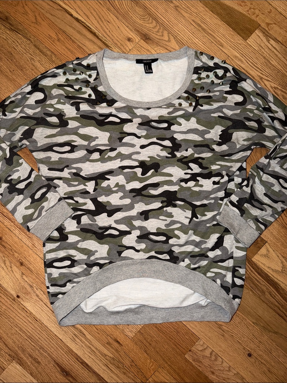 Forever 21 Camo Crewneck Sweater in Gray, Olive & Black Size M
